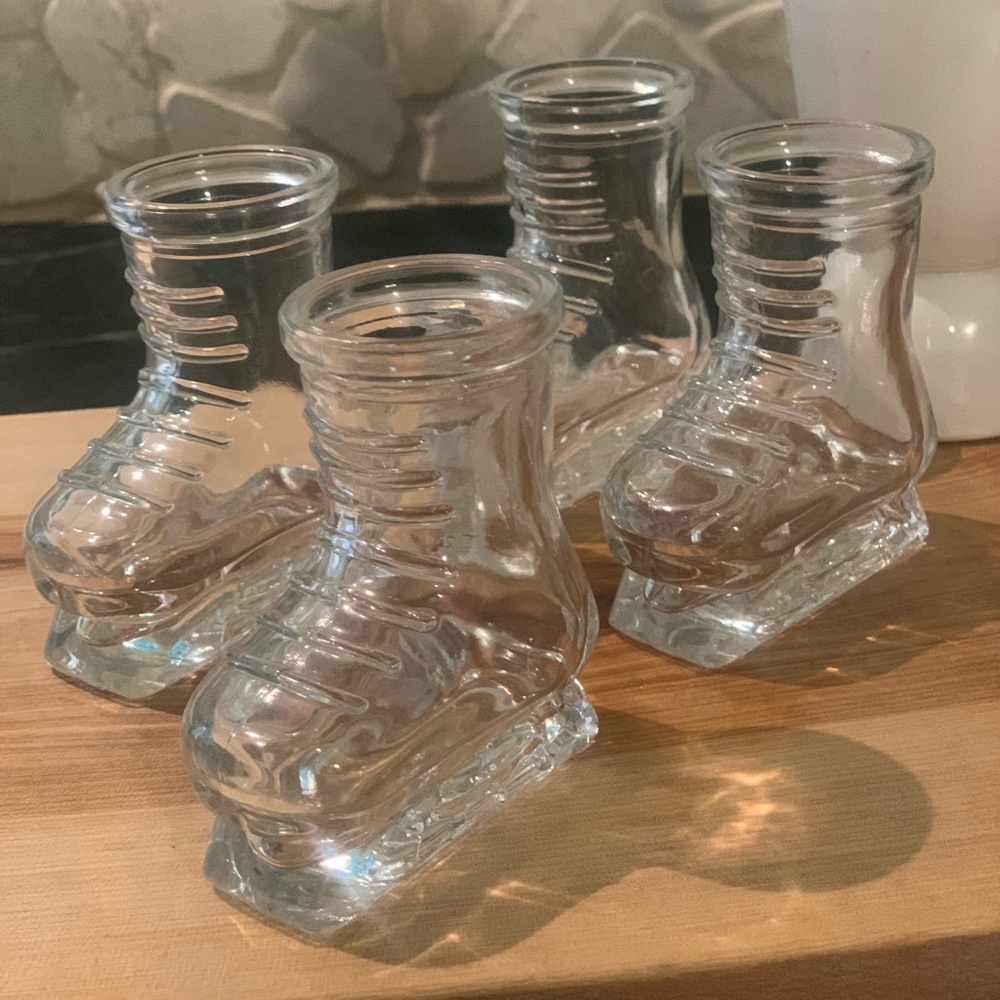 FINAL TOUCH | Set of 4 | Skate Shaped Shot Glasses